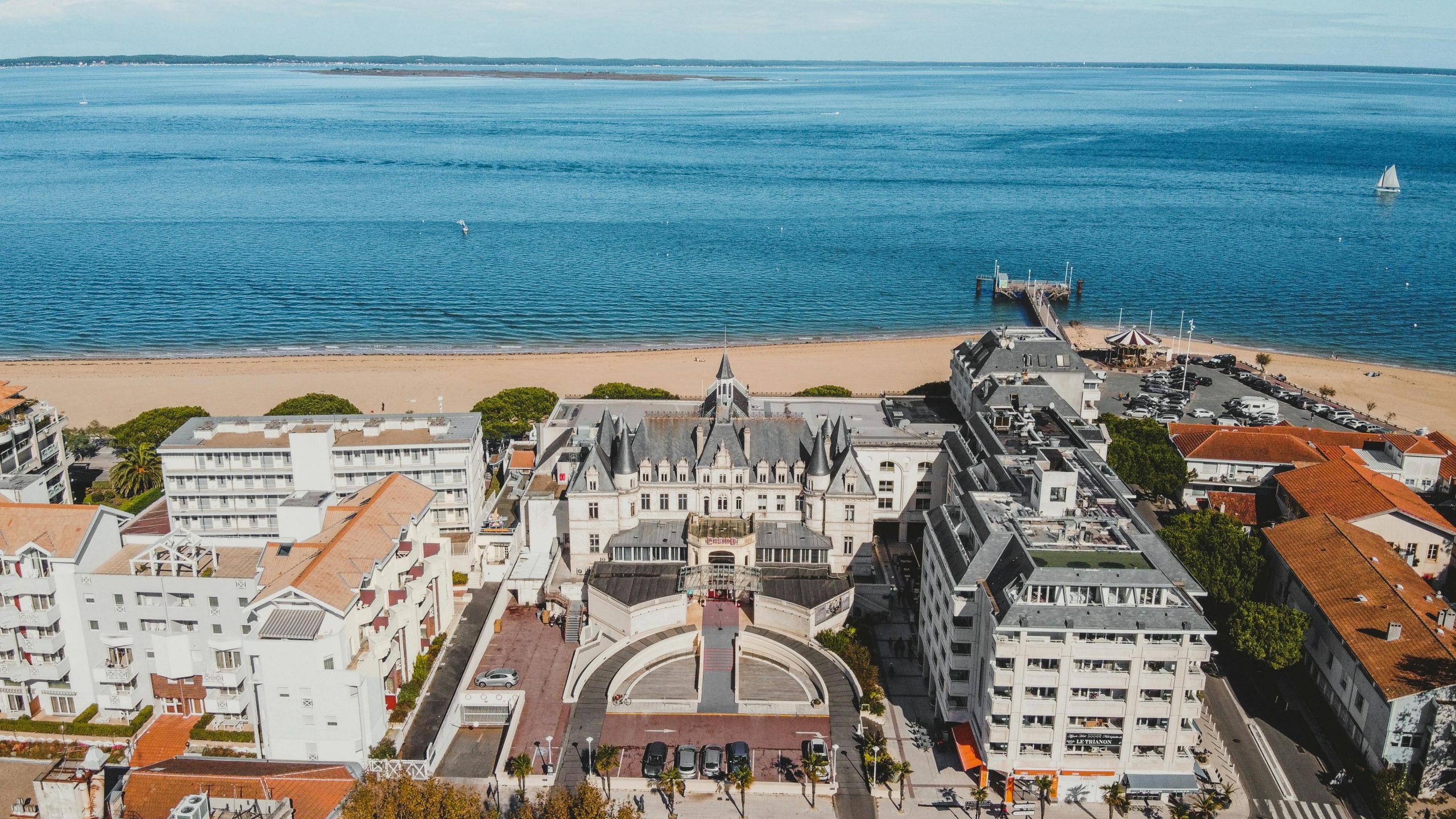 Vue paysage de la ville d'Arcachon bord de mer.