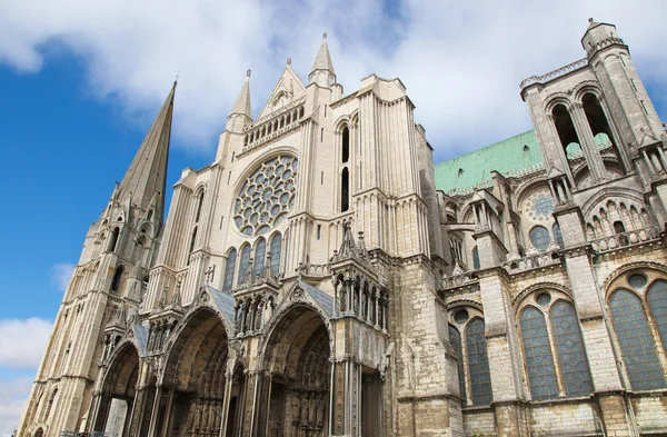 Cathédrale Notre-Dame de Chartres, cathédrale catholique médiévale de Chartres, à environ 80 kilomètres au sud-ouest de Paris.
