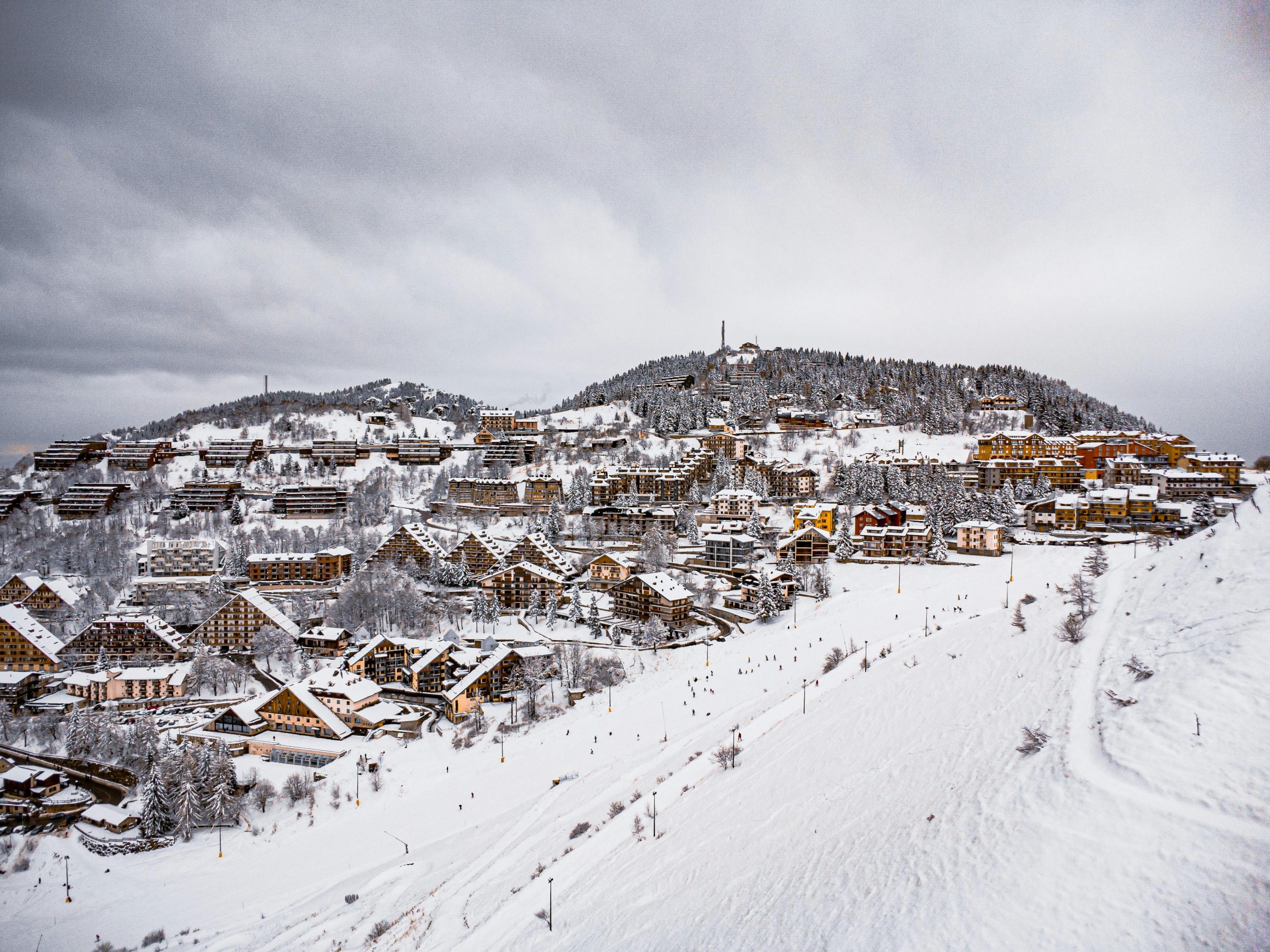 Paysage d'hiver de Grenonle sous neige.