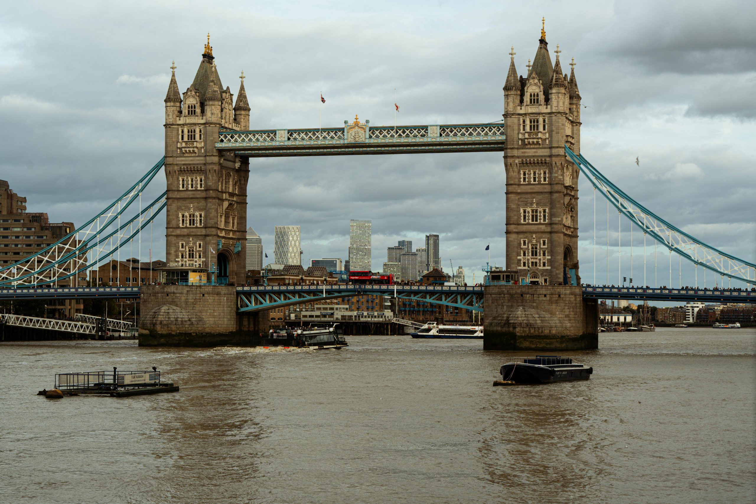 Tower Bridge Et La Ligne D'horizon De Londres.