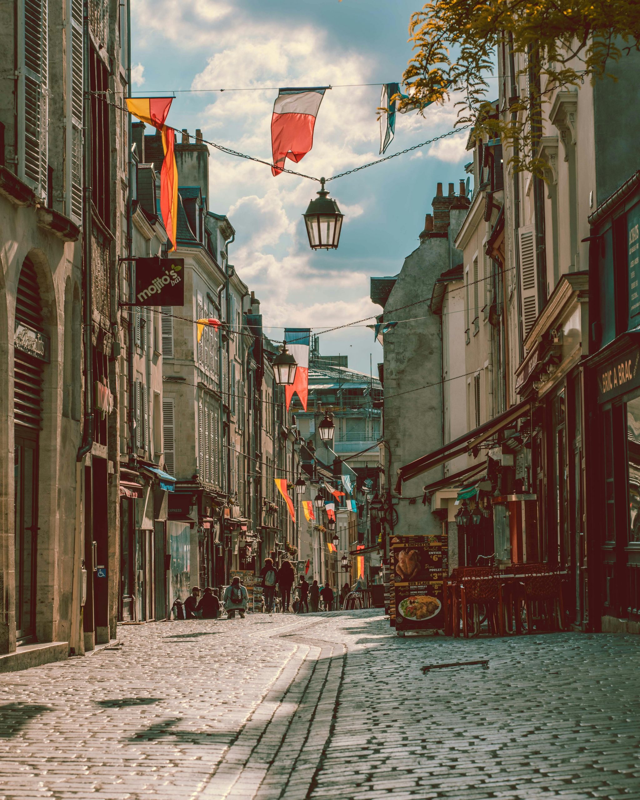 Entourage De Chemin Avec Des Bâtiments.